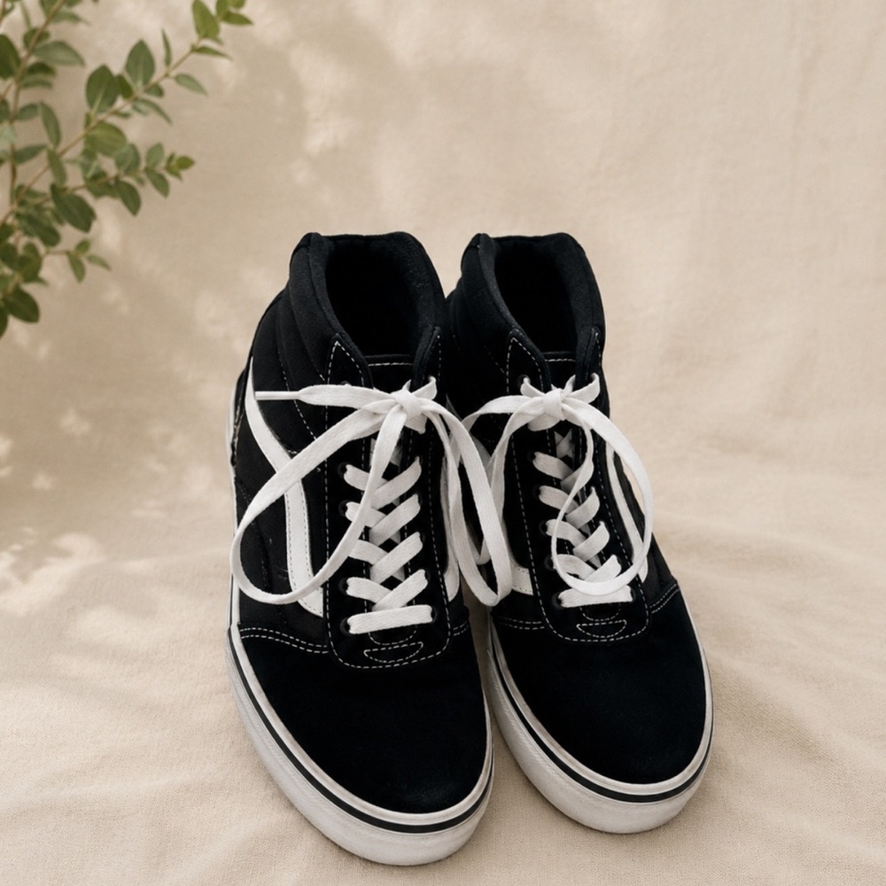 Vans Kids Black & White High Top Canvas Sneakers Size 3 (Fits Women’s Size 5)